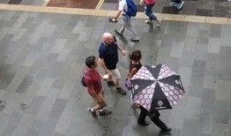 游客爆料外国人视频,真实爆料视频背后的故事