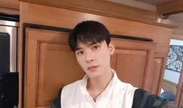 龚俊爆料自己的住所视频,揭秘明星豪宅内部细节