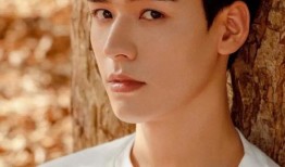 龚俊爆料自己的住所视频,揭秘明星豪宅内部细节